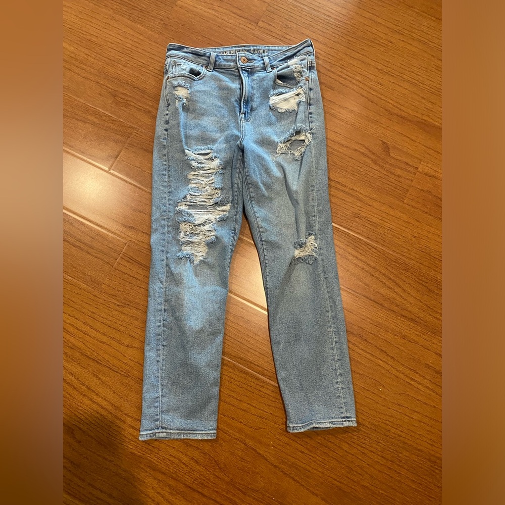 Size 4 American Eagle Mom Jeans